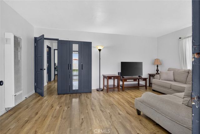 1530 W 81st Street, Los Angeles, CA 90047