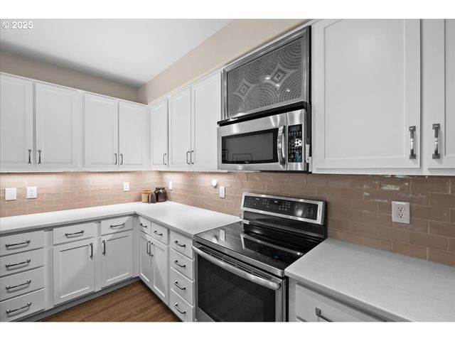 615 Nw LOST SPRINGS Ter 102, Portland, OR 97229