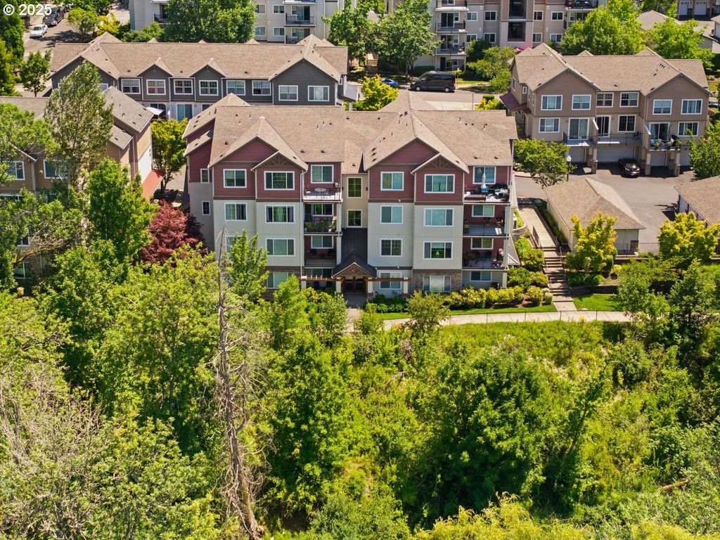 615 Nw LOST SPRINGS Ter 102, Portland, OR 97229