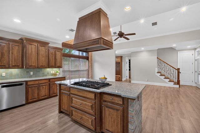 2910 Long Lake Drive, Shreveport, LA 71106