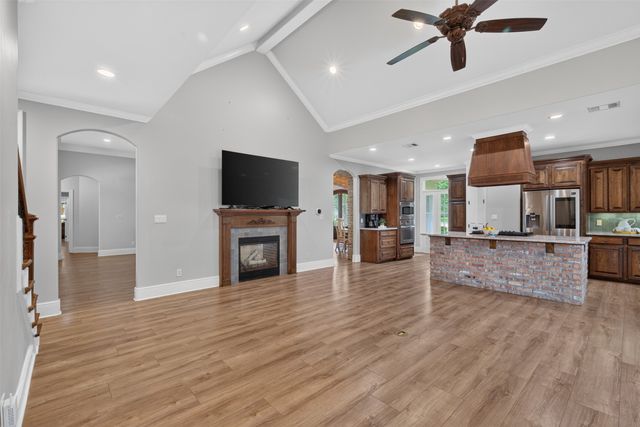 2910 Long Lake Drive, Shreveport, LA 71106