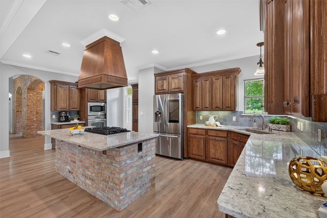 2910 Long Lake Drive, Shreveport, LA 71106
