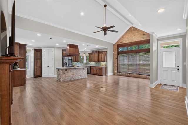 2910 Long Lake Drive, Shreveport, LA 71106