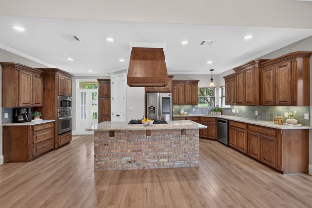 2910 Long Lake Drive, Shreveport, LA 71106