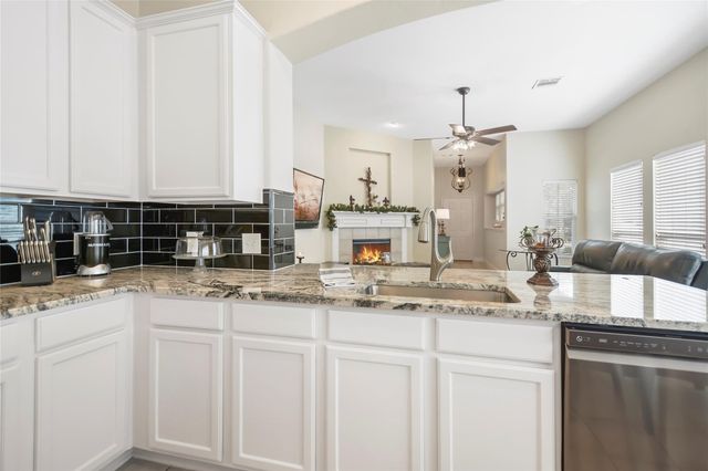 1808 Forsythe Drive, Savannah, TX 76227