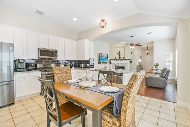 1808 Forsythe Drive, Savannah, TX 76227