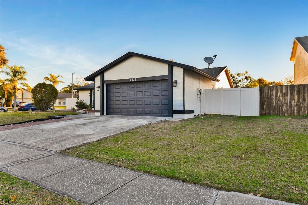 Image 3 of property listing at 6539 SEAFAIRER DRIVE, Tampa, FL 33615