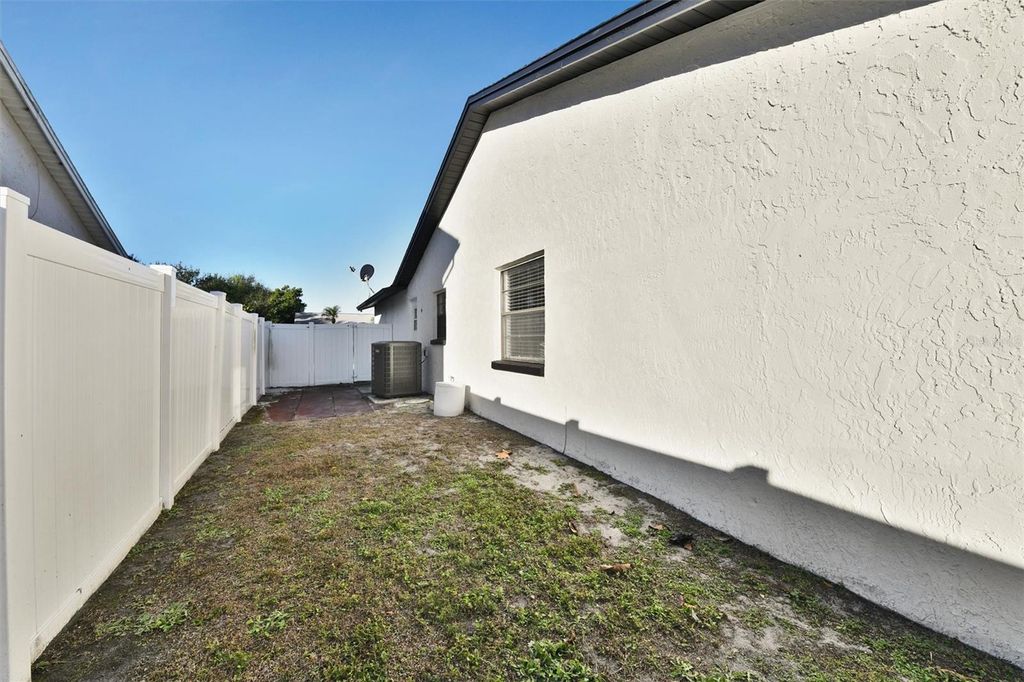 Image 44 of property listing at 6539 SEAFAIRER DRIVE, Tampa, FL 33615