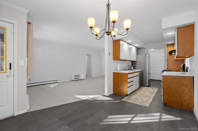 113 Foxwood Circle, Mount Kisco, NY 10549