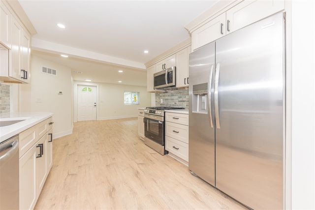 5050 Grover Drive, Brighton, MI 48116