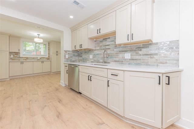 5050 Grover Drive, Brighton, MI 48116