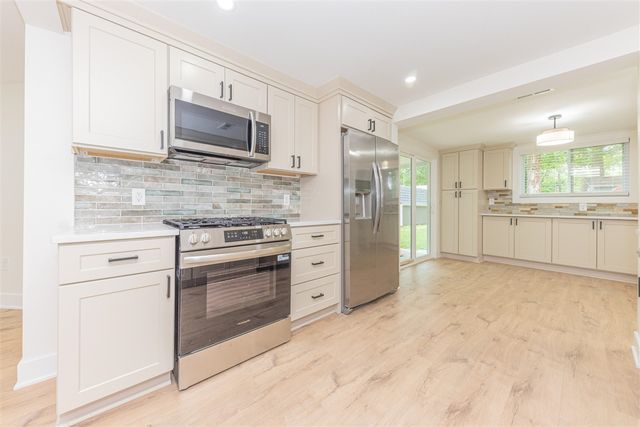 5050 Grover Drive, Brighton, MI 48116