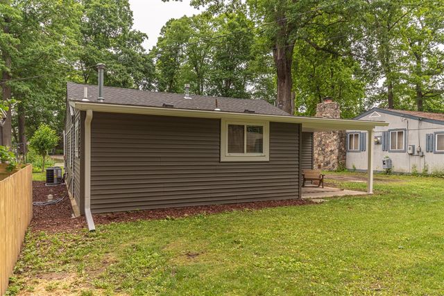 5050 Grover Drive, Brighton, MI 48116