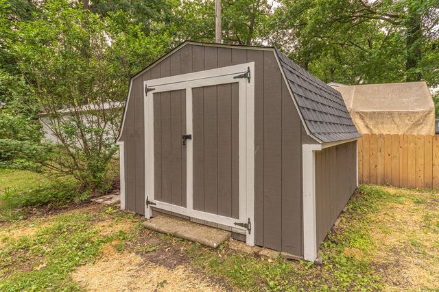 5050 Grover Drive, Brighton, MI 48116