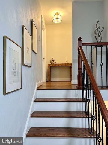 34 RING LN, Levittown, PA 19055
