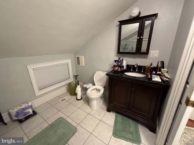 34 RING LN, Levittown, PA 19055