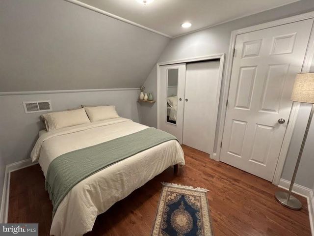 34 RING LN, Levittown, PA 19055