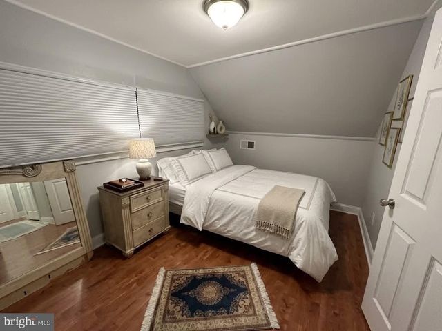 34 RING LN, Levittown, PA 19055