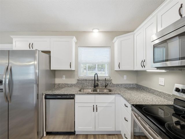 975 N BOSTON AVENUE, Deland, FL 32724