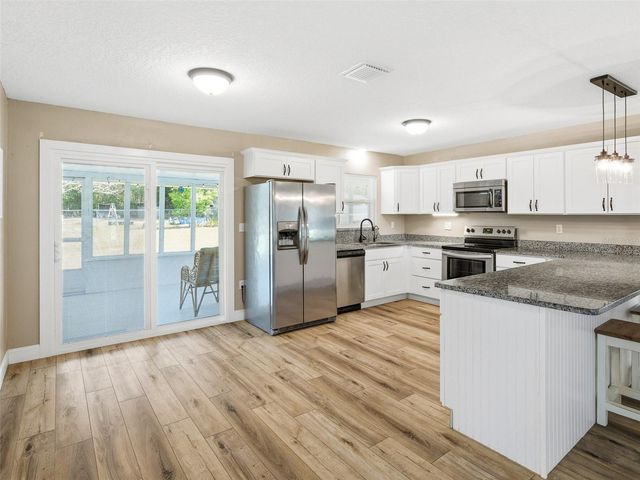 975 N BOSTON AVENUE, Deland, FL 32724