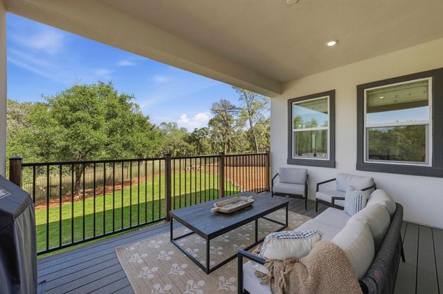451 Canyon Creek Dr, Auburn, CA 95603