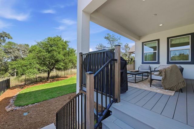 451 Canyon Creek Dr, Auburn, CA 95603