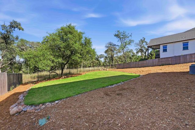 451 Canyon Creek Dr, Auburn, CA 95603