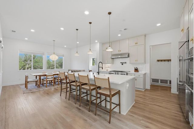 451 Canyon Creek Dr, Auburn, CA 95603