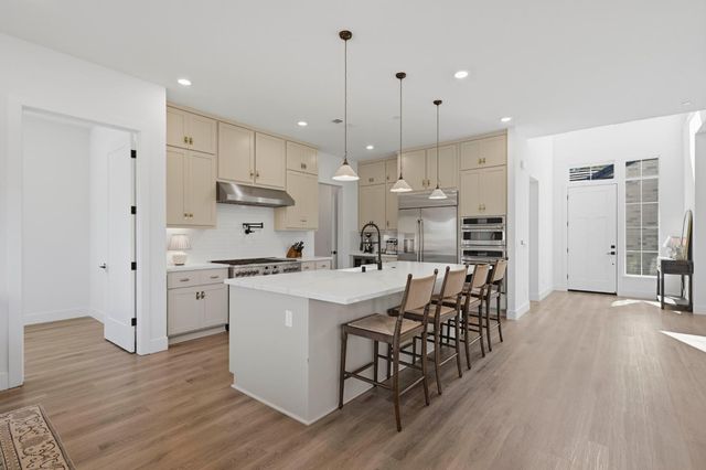 451 Canyon Creek Dr, Auburn, CA 95603