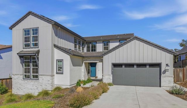 451 Canyon Creek Dr, Auburn, CA 95603