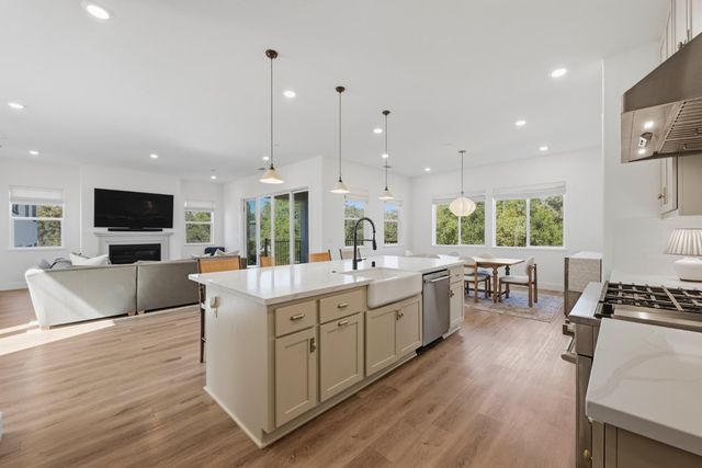 451 Canyon Creek Dr, Auburn, CA 95603
