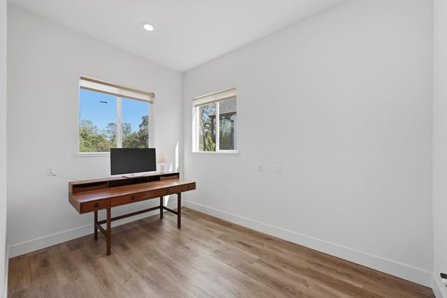 451 Canyon Creek Dr, Auburn, CA 95603