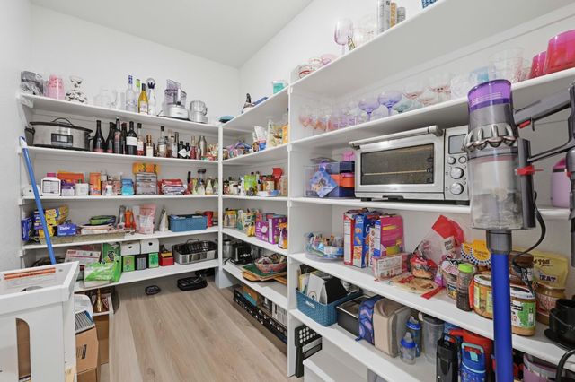 451 Canyon Creek Dr, Auburn, CA 95603