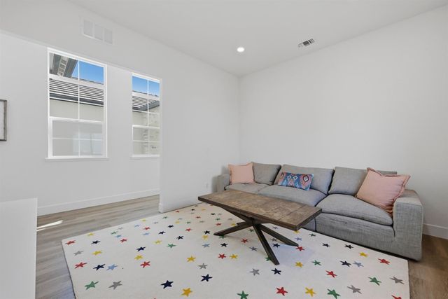 451 Canyon Creek Dr, Auburn, CA 95603