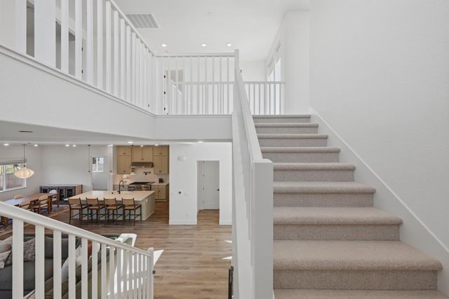 451 Canyon Creek Dr, Auburn, CA 95603