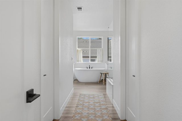 451 Canyon Creek Dr, Auburn, CA 95603