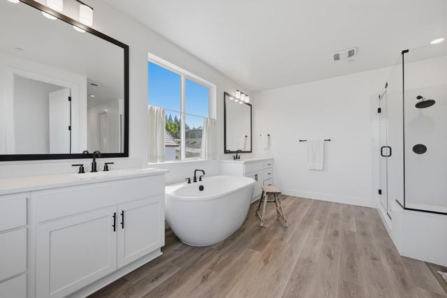 451 Canyon Creek Dr, Auburn, CA 95603