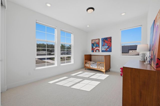 451 Canyon Creek Dr, Auburn, CA 95603