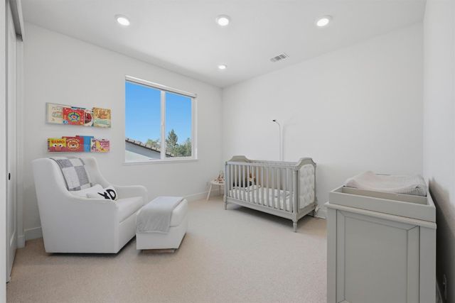 451 Canyon Creek Dr, Auburn, CA 95603