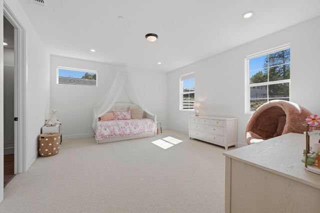 451 Canyon Creek Dr, Auburn, CA 95603