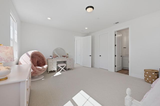451 Canyon Creek Dr, Auburn, CA 95603