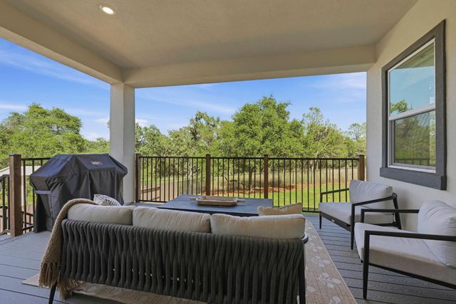 451 Canyon Creek Dr, Auburn, CA 95603