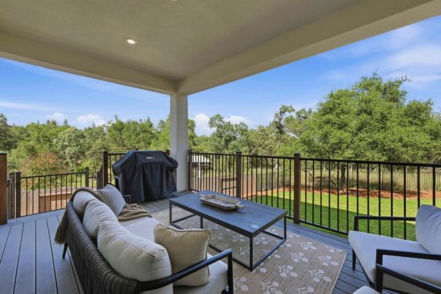 451 Canyon Creek Dr, Auburn, CA 95603