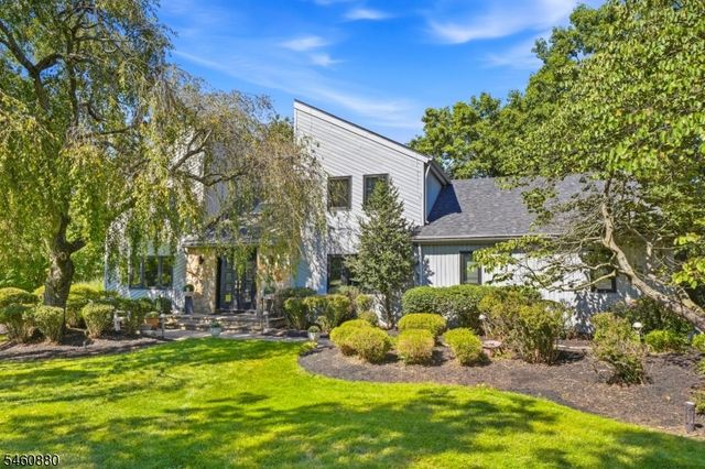 2 Sweet Briar Ct, Montgomery Twp., NJ 08502