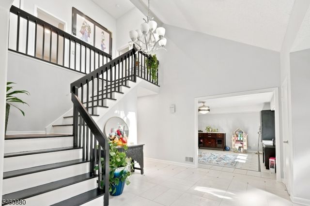2 Sweet Briar Ct, Montgomery Twp., NJ 08502
