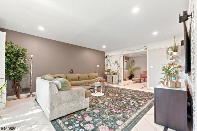 2 Sweet Briar Ct, Montgomery Twp., NJ 08502