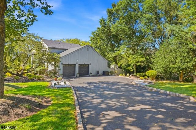 2 Sweet Briar Ct, Montgomery Twp., NJ 08502