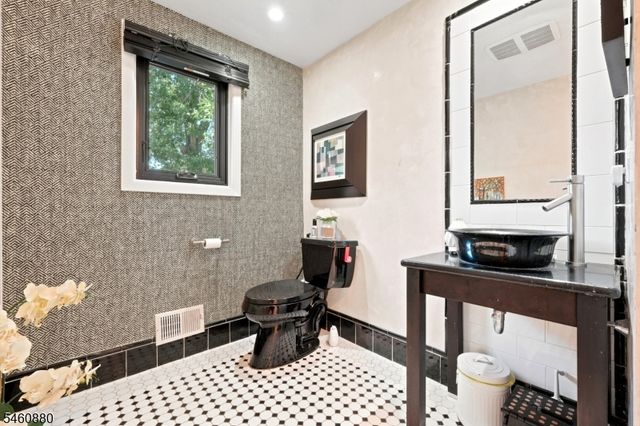 2 Sweet Briar Ct, Montgomery Twp., NJ 08502