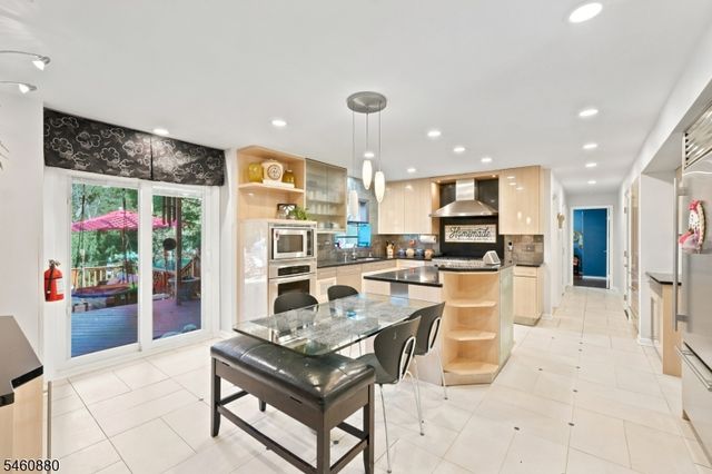 2 Sweet Briar Ct, Montgomery Twp., NJ 08502