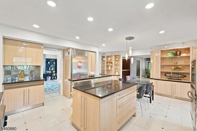 2 Sweet Briar Ct, Montgomery Twp., NJ 08502